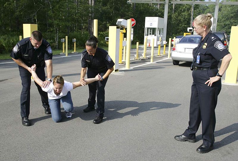 How To Stand Up To Abusive U.S. Customs Officials And Win