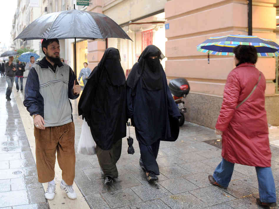7 Reasons Western Women Can Empower Themselves By Covering Their Faces With Veils