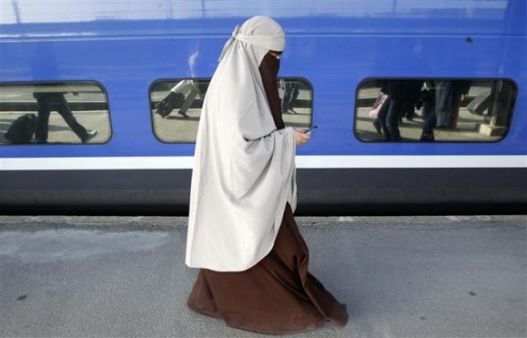 7 Reasons Western Women Can Empower Themselves By Covering Their Faces With Veils