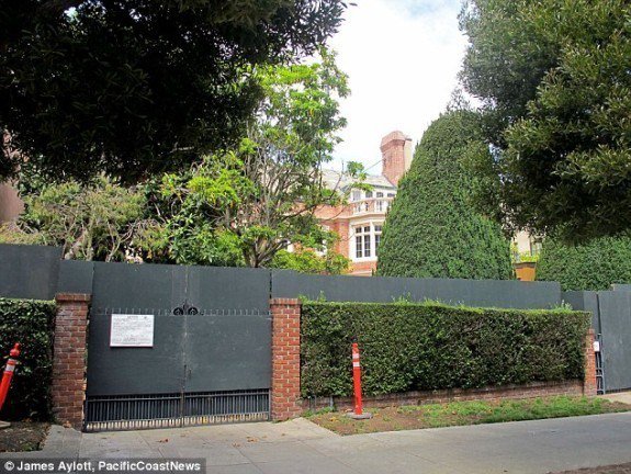 Open Borders Advocate Mark Zuckerberg Building A Fortified Bunker Within His Walled Family Home