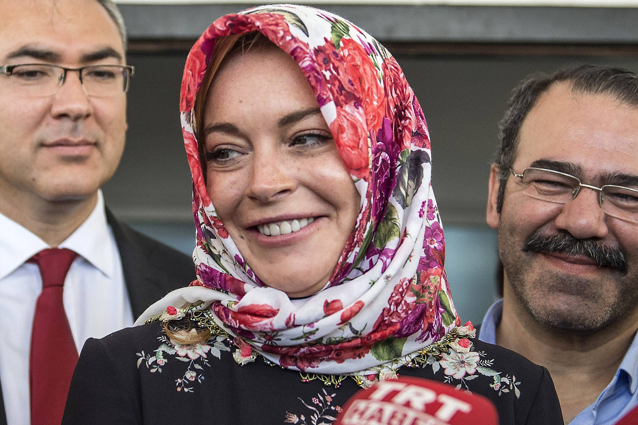 Lindsay Lohan Becomes A “Chaste” Muslim Woman After Spending Years On The Hollywood Cock Carousel