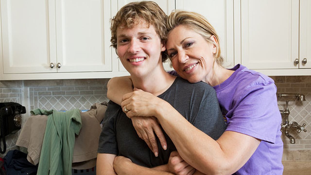 5 Signs Of The Mama’s Boy