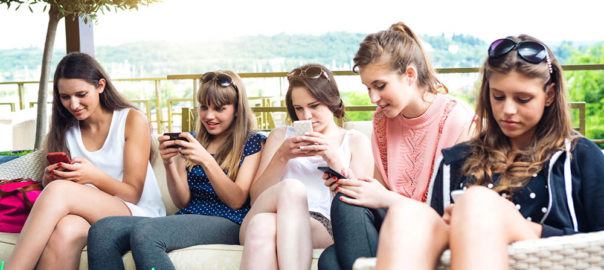 Women Use Social Networking To Feel Loved